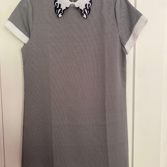 Black & white Wednesday looking dress - Picture 2 of 3